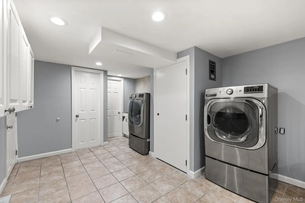 2383 Riverside Drive Wantagh, NY 11793