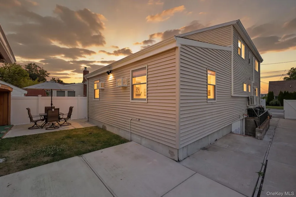 2383 Riverside Drive Wantagh, NY 11793