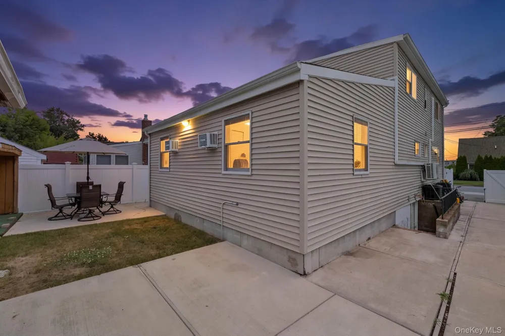 2383 Riverside Drive Wantagh, NY 11793