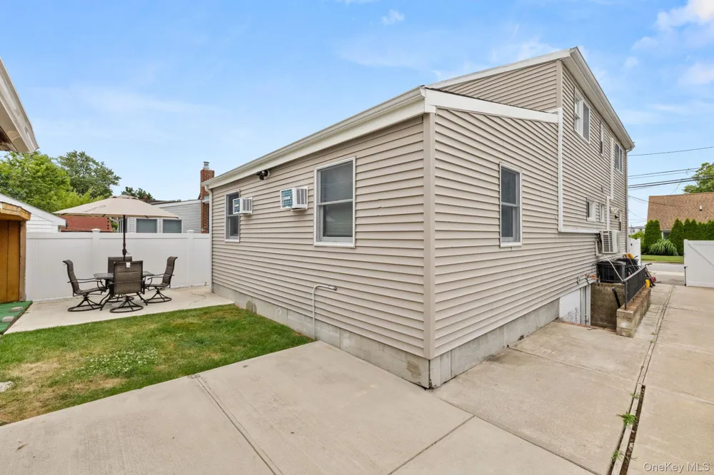 2383 Riverside Drive Wantagh, NY 11793