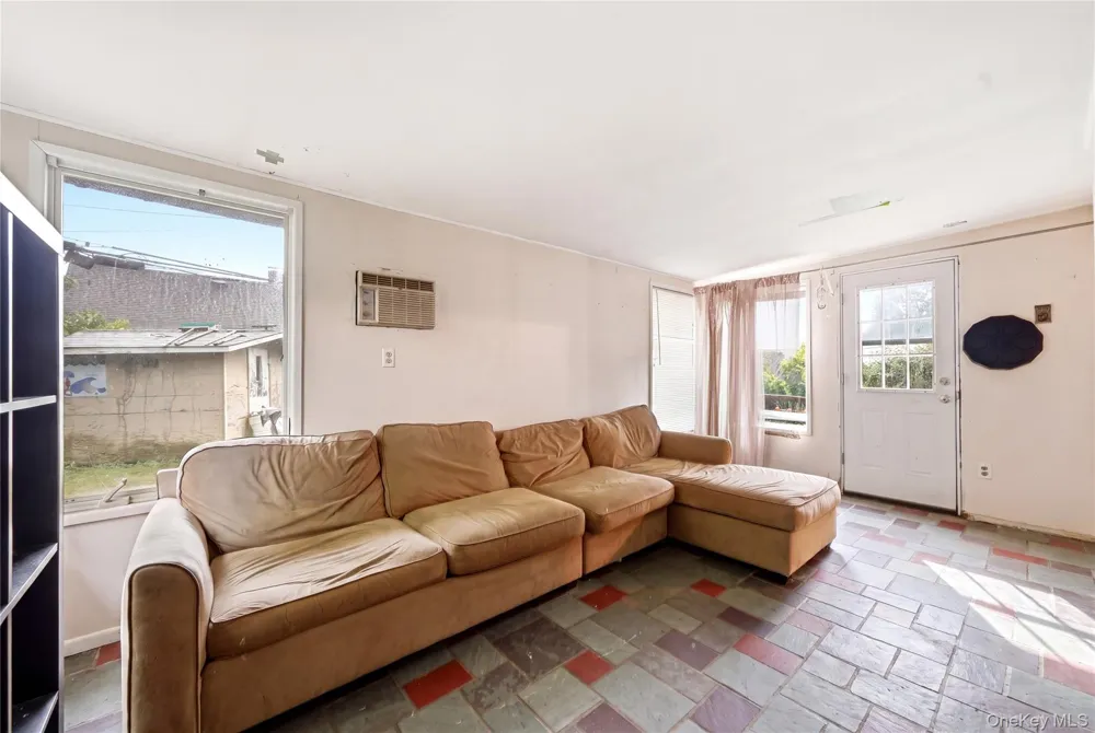 161 Duckpond Drive Wantagh, NY 11793