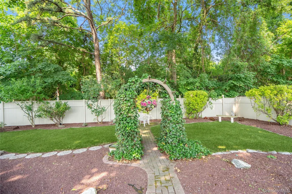 820 Greenbelt Parkway W Holbrook, NY 11741