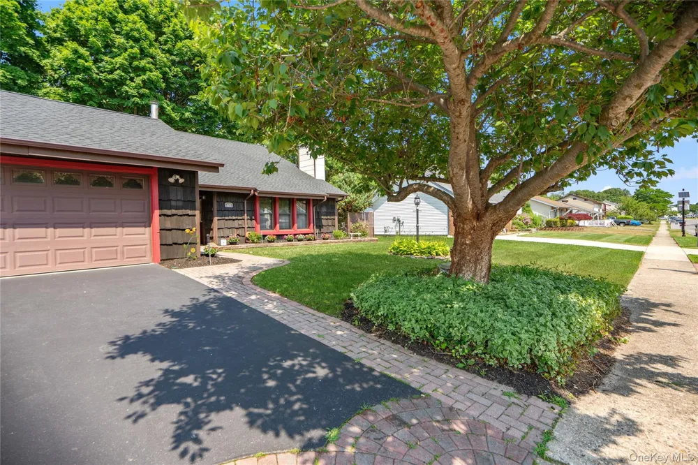 820 Greenbelt Parkway W Holbrook, NY 11741