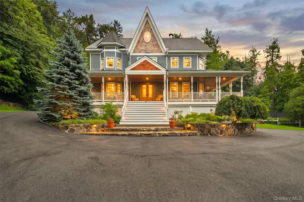 59 Country Knolls Lane Mahopac, NY 10541