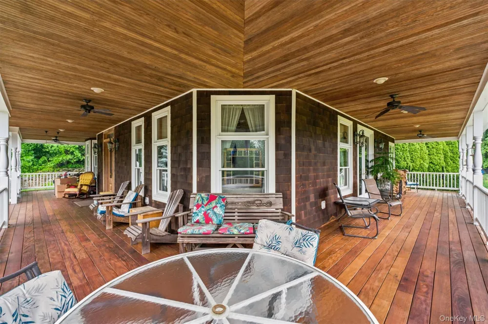 59 Country Knolls Lane Mahopac, NY 10541
