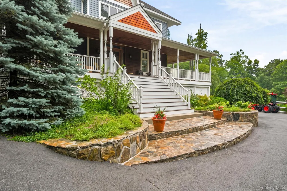 59 Country Knolls Lane Mahopac, NY 10541