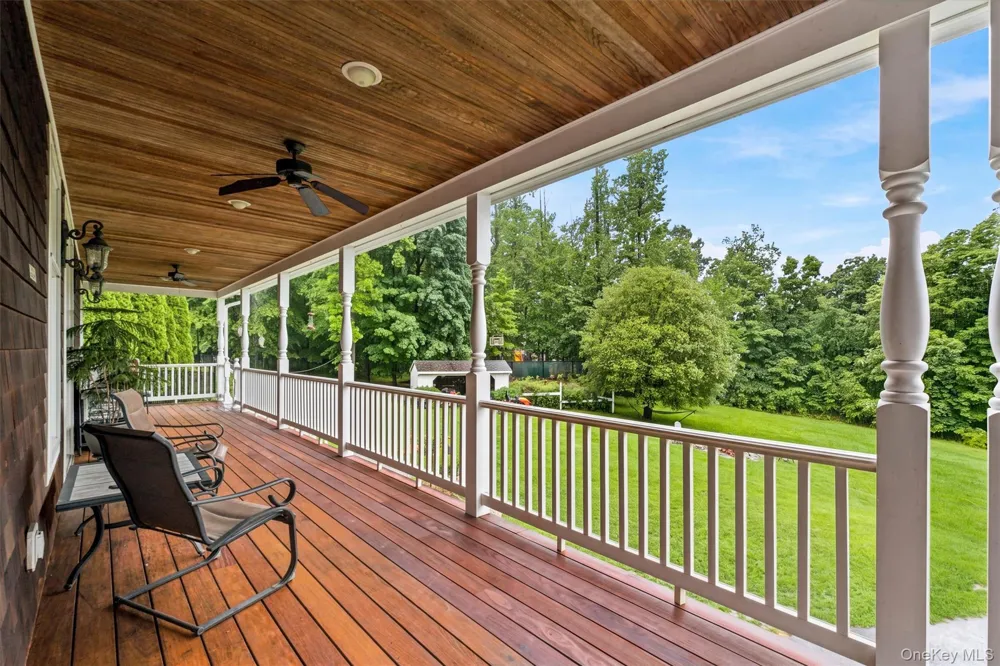 59 Country Knolls Lane Mahopac, NY 10541