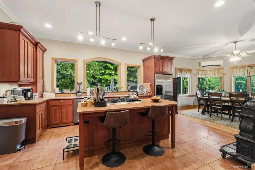 59 Country Knolls Lane Mahopac, NY 10541