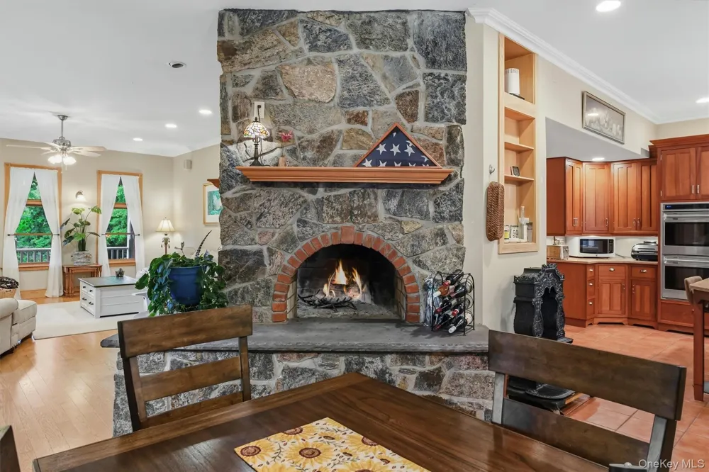 59 Country Knolls Lane Mahopac, NY 10541