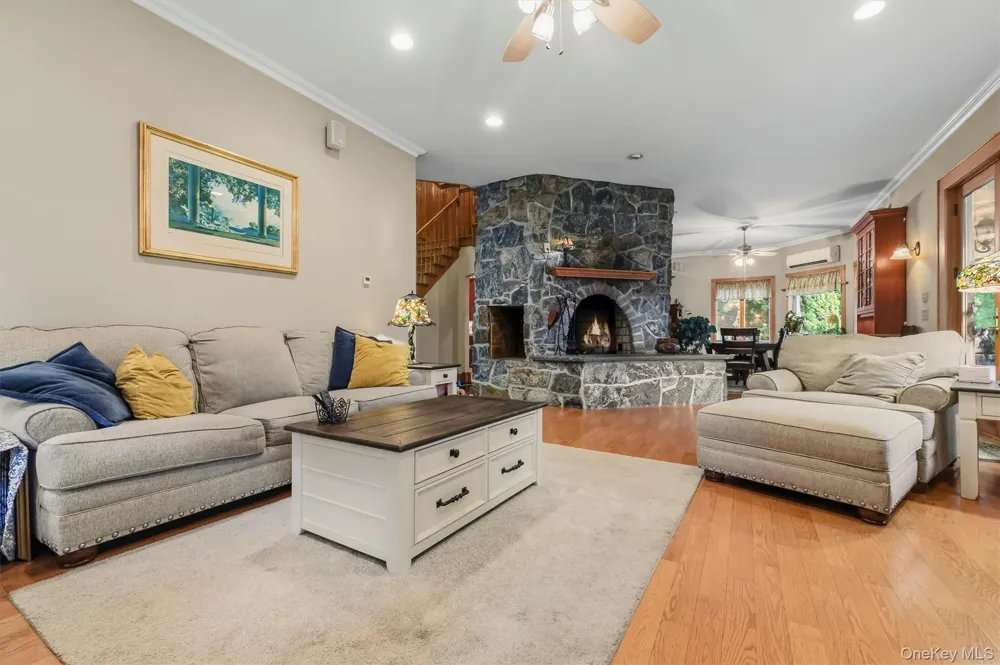 59 Country Knolls Lane Mahopac, NY 10541