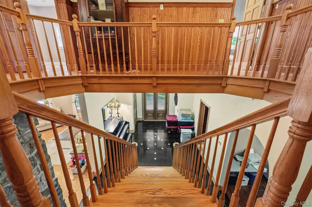 59 Country Knolls Lane Mahopac, NY 10541