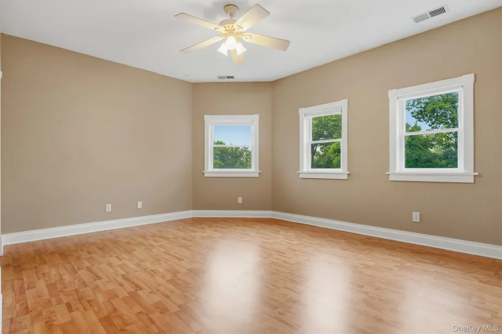59 Country Knolls Lane Mahopac, NY 10541