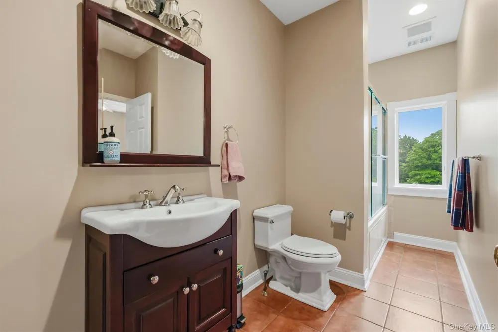 59 Country Knolls Lane Mahopac, NY 10541