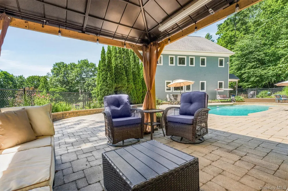 59 Country Knolls Lane Mahopac, NY 10541