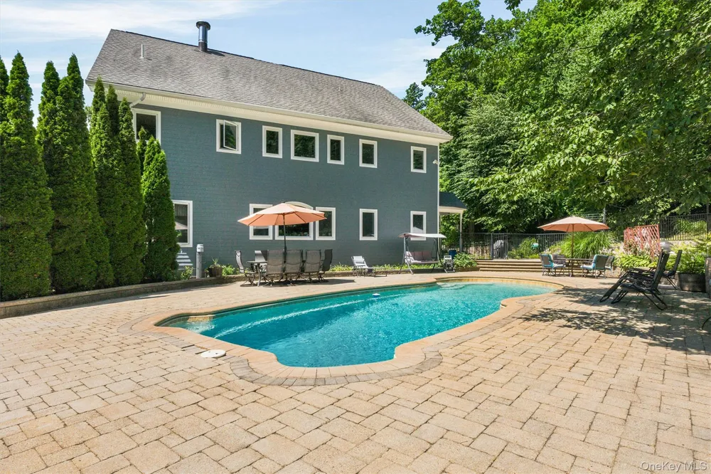 59 Country Knolls Lane Mahopac, NY 10541