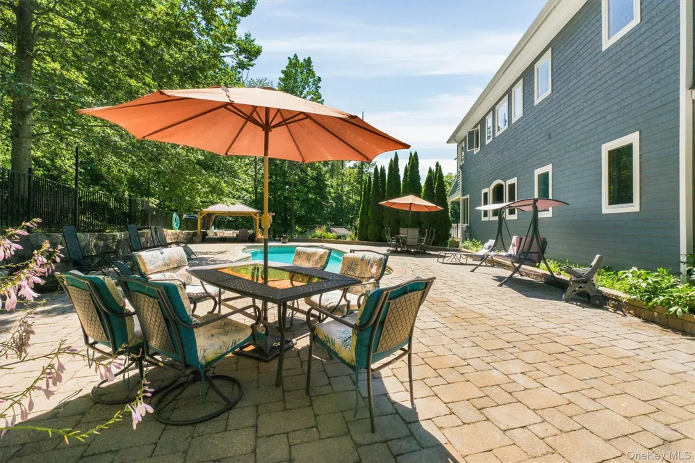 59 Country Knolls Lane Mahopac, NY 10541