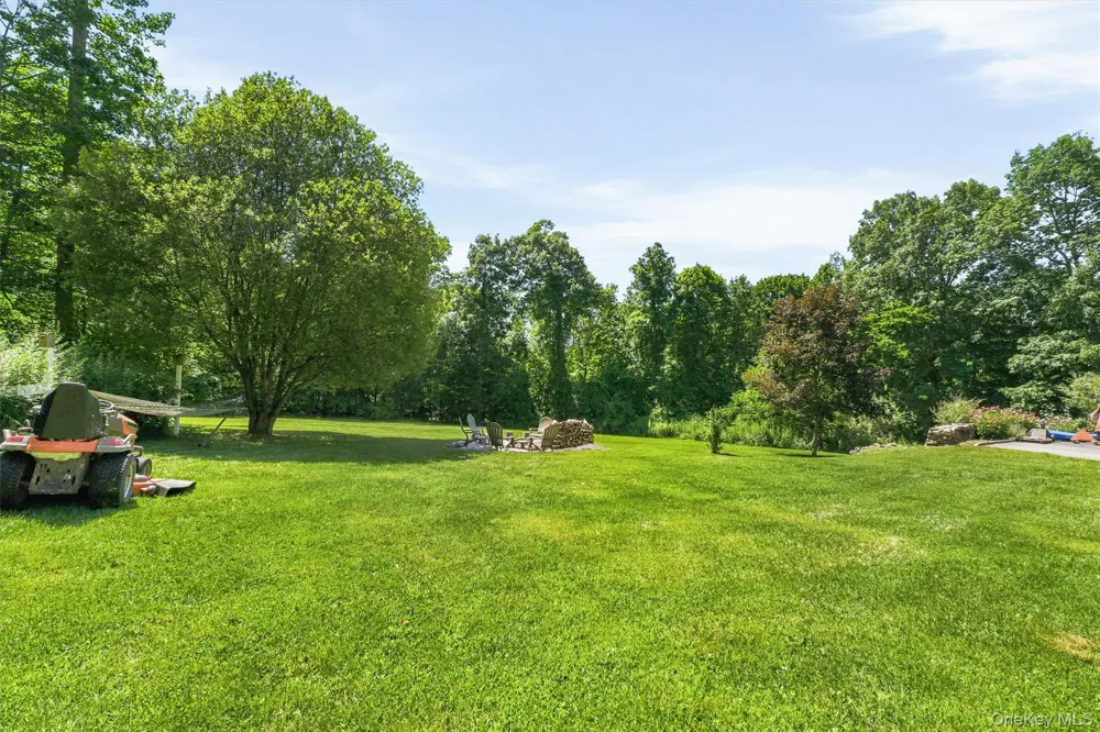 59 Country Knolls Lane Mahopac, NY 10541