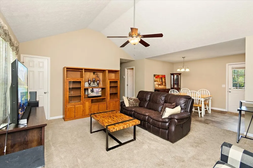 109 Anderson Creek Rd Bell Buckle, TN 37020