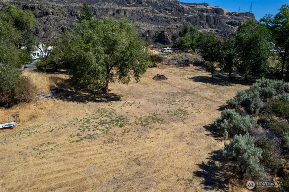 22007 NE Pleasant Valley Road Grand Coulee, WA 99133