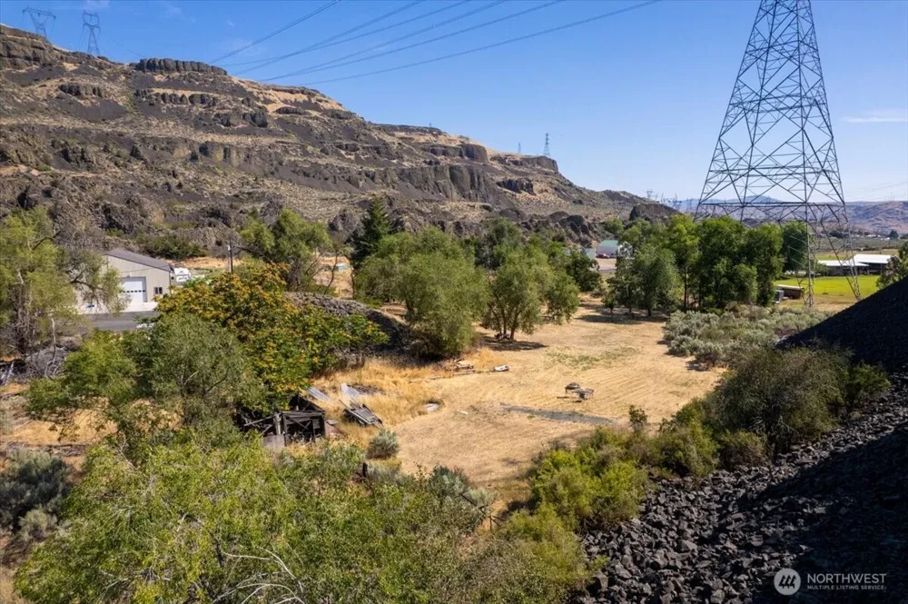 22007 NE Pleasant Valley Road Grand Coulee, WA 99133