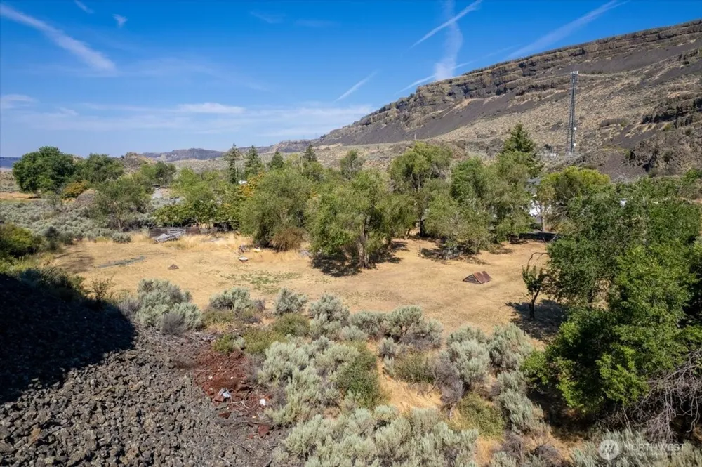 22007 NE Pleasant Valley Road Grand Coulee, WA 99133