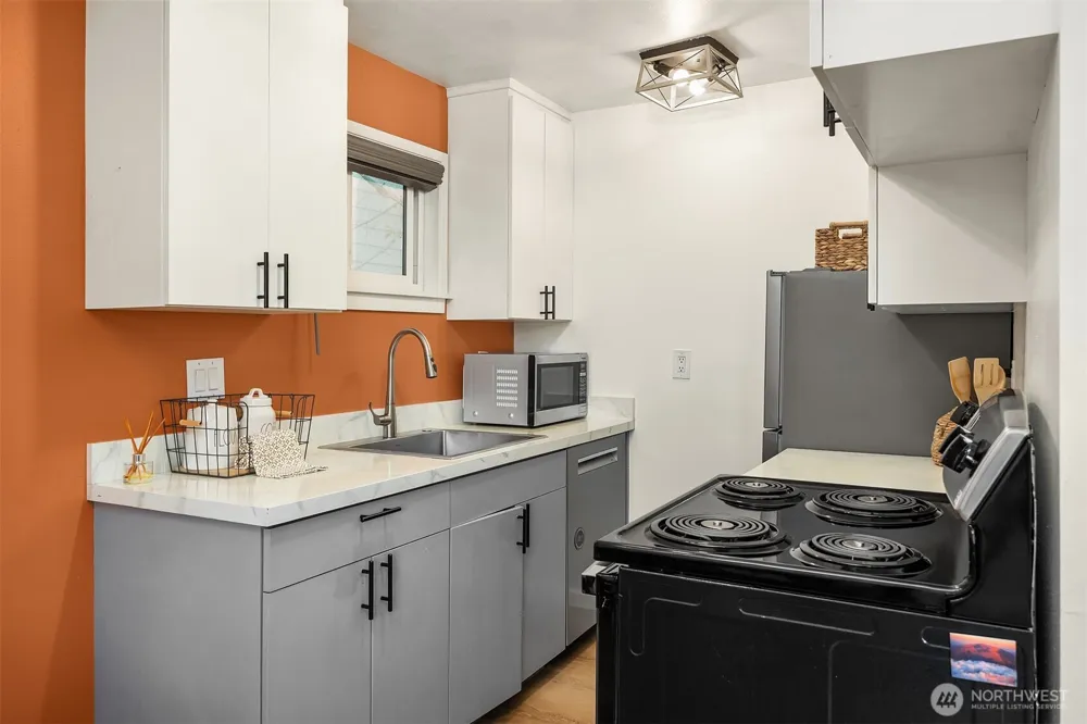 4111 Whitman Avenue #205 Seattle, WA 98103