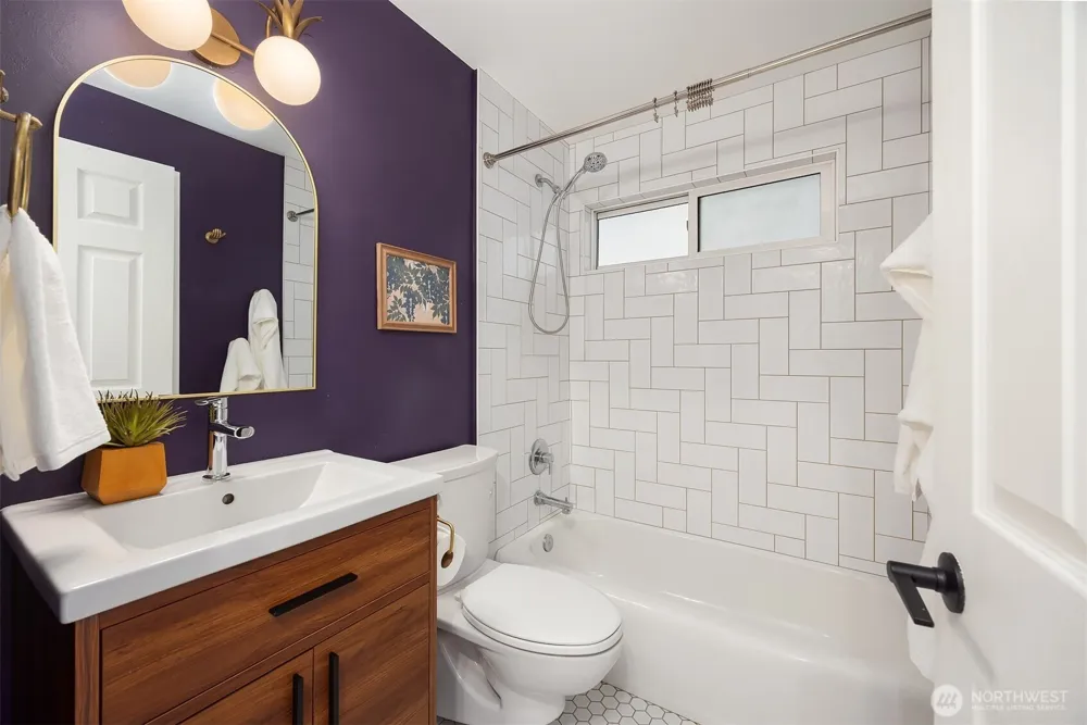 4111 Whitman Avenue #205 Seattle, WA 98103