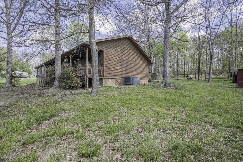 221 Forest Hills Drive Charleston, TN 37310