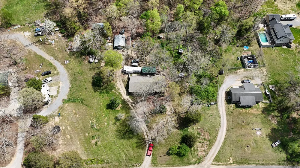221 Forest Hills Drive Charleston, TN 37310