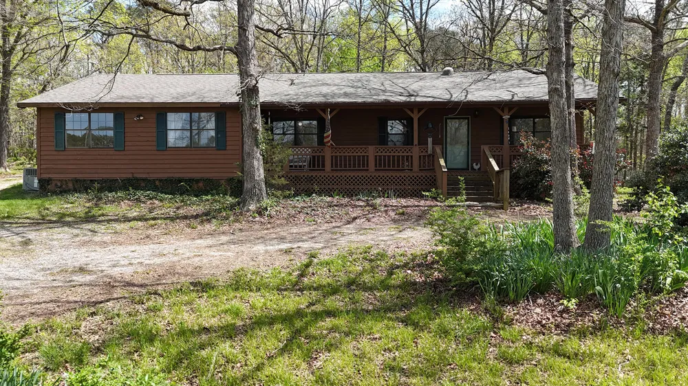 221 Forest Hills Drive Charleston, TN 37310