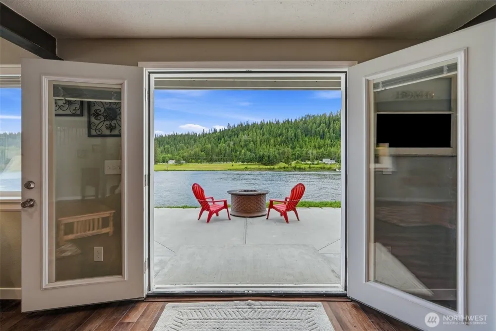 128 S River Rd Cusick, WA 99119