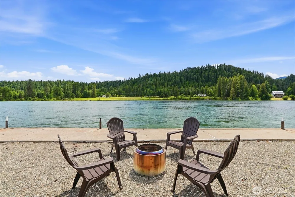 128 S River Rd Cusick, WA 99119