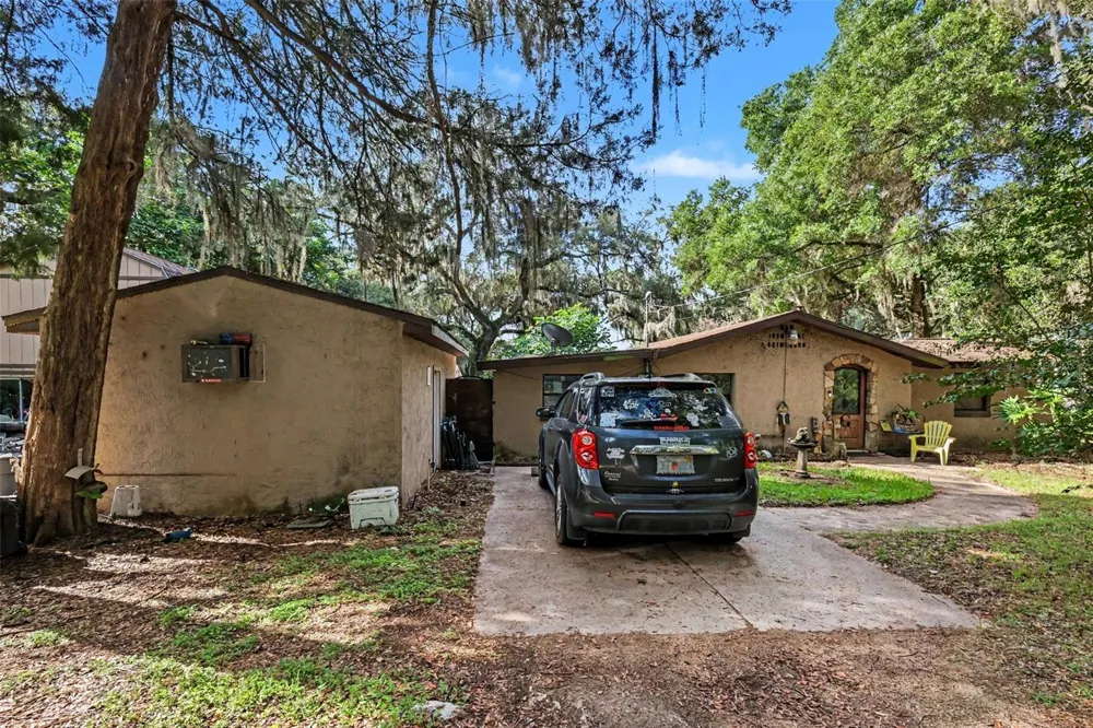 13395 SE 106TH AVENUE Ocklawaha, FL 32179