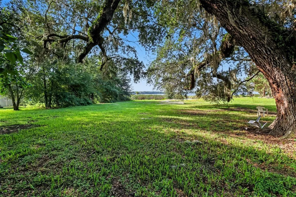 13395 SE 106TH AVENUE Ocklawaha, FL 32179
