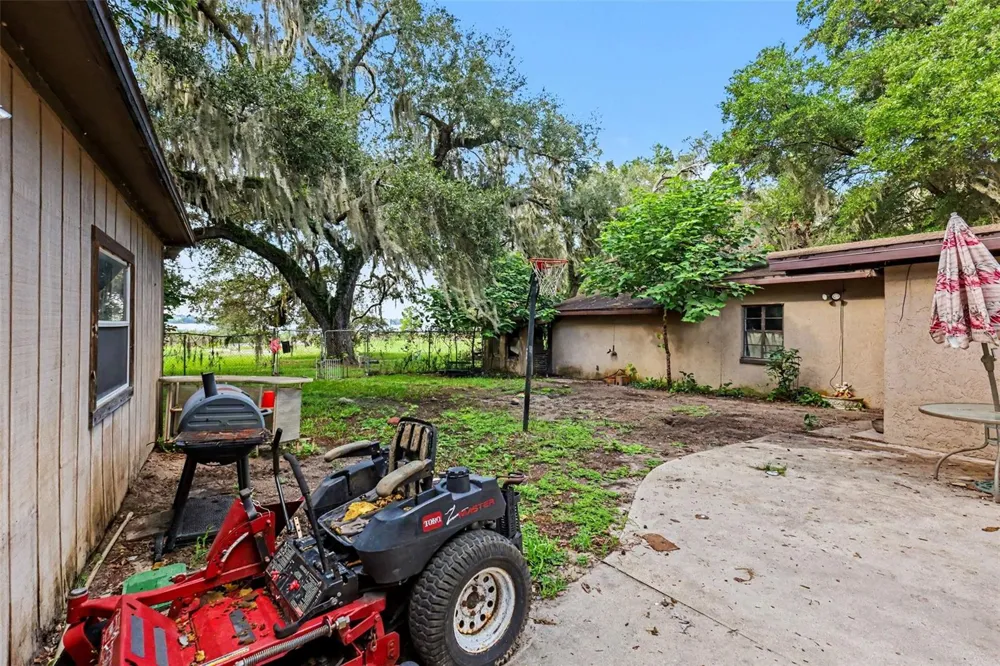 13395 SE 106TH AVENUE Ocklawaha, FL 32179