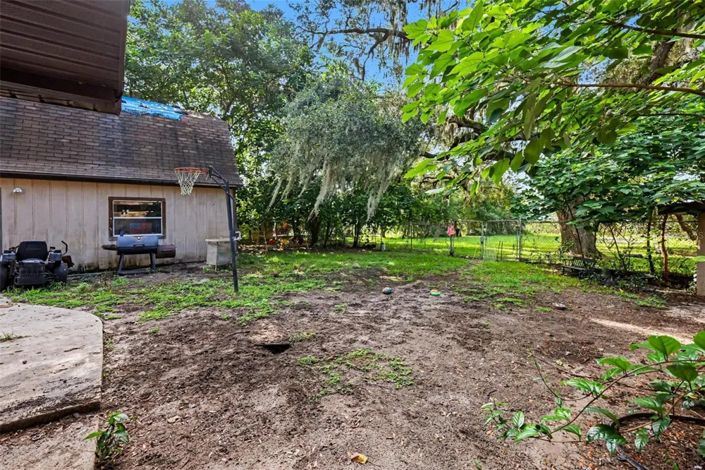 13395 SE 106TH AVENUE Ocklawaha, FL 32179