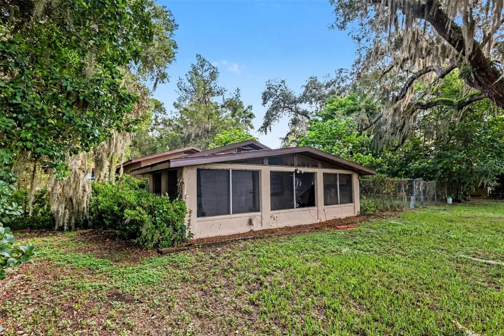 13395 SE 106TH AVENUE Ocklawaha, FL 32179
