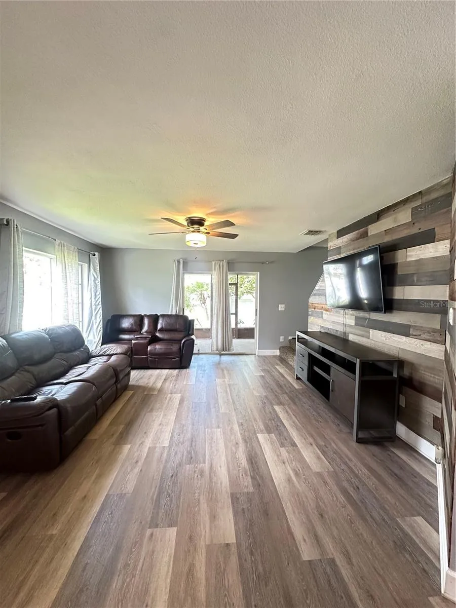 2235 FLUORSHIRE DR DRIVE Brandon, FL 33511
