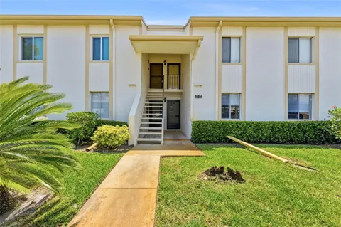 126 CYPRESS COURT #26