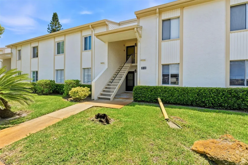 126 CYPRESS COURT #26 Oldsmar, FL 34677
