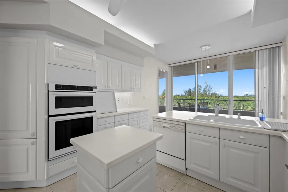 3060 GRAND BAY BOULEVARD #133 Longboat Key, FL 34228