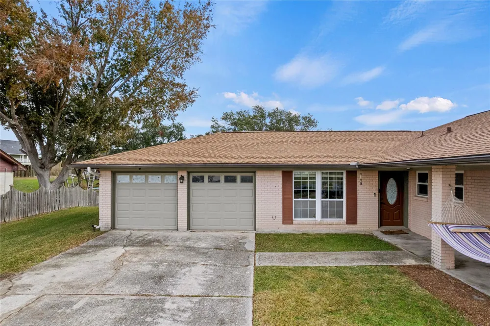 214 Yaupon Drive Baytown, TX 77520