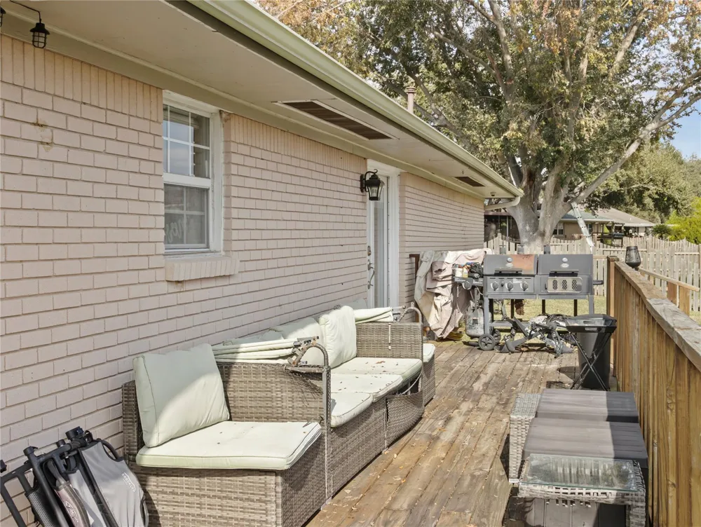 214 Yaupon Drive Baytown, TX 77520