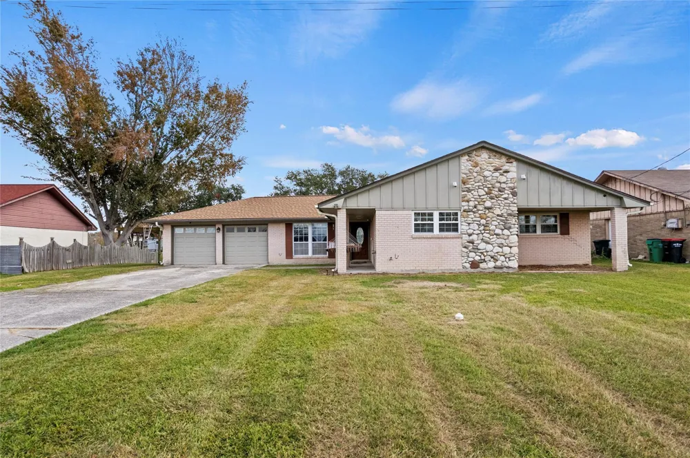 214 Yaupon Drive Baytown, TX 77520