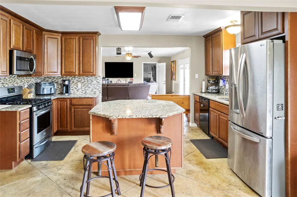 214 Yaupon Drive Baytown, TX 77520