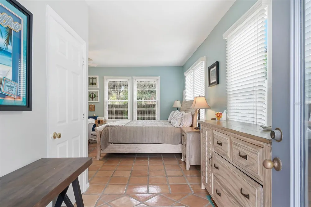 1706 W JETTON AVENUE Tampa, FL 33606