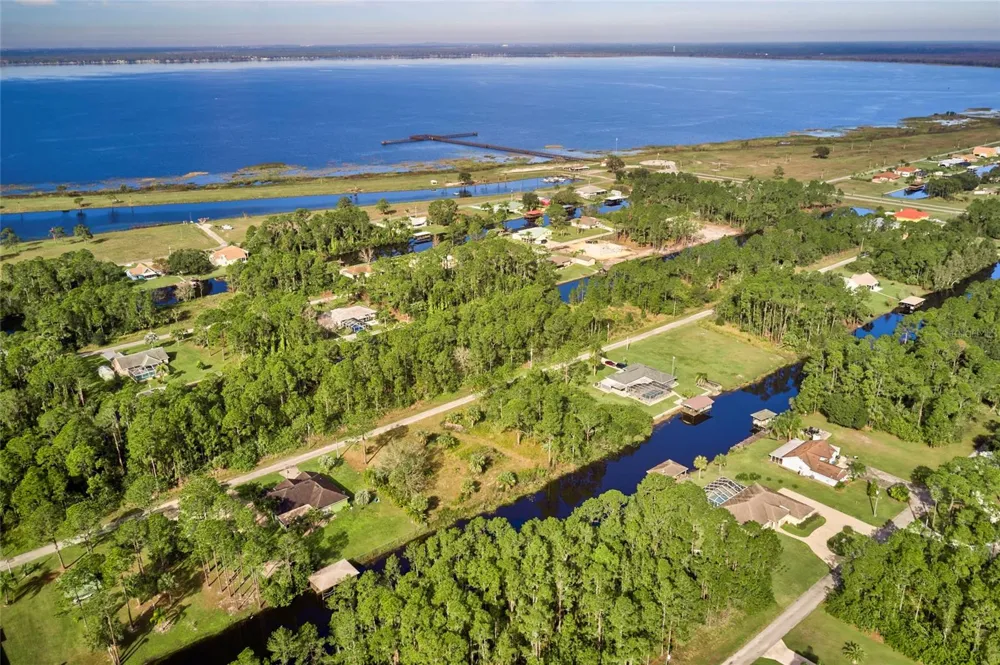 904 LAGUNA DRIVE Indian Lake Estates, FL 33855