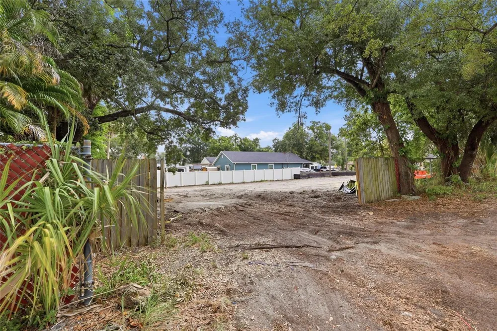 6201 E KING STREET Tampa, FL 33604