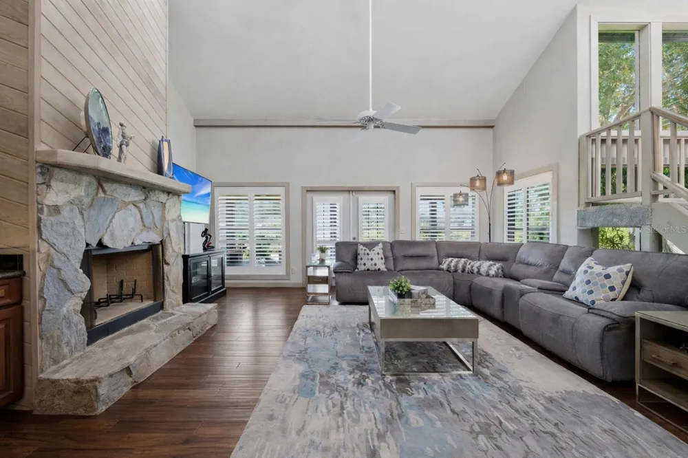 708 WARREN ROAD Lutz, FL 33548