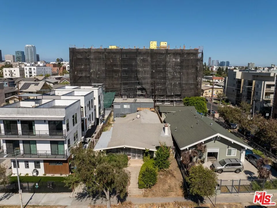 932 S Harvard Boulevard Los Angeles, CA 90006